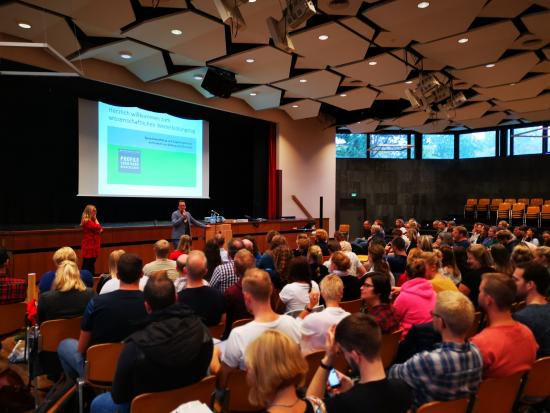 Schulleiterin Heike Flowerday, didaktischer Leiter Jens Brandenburg