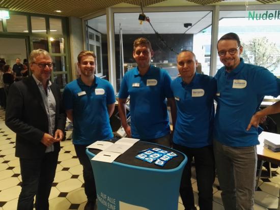 Klaus Koßmann mit Ausstellern