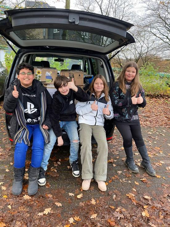 Die EFG Schulgemeinde pack Hilfspakete für die Ukraine