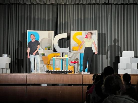 „Respekt für Dich!“ – Theaterstück von Zartbitter e. V. zu sexualisierter Gewalt zu Gast auf der EFG-Bühne 