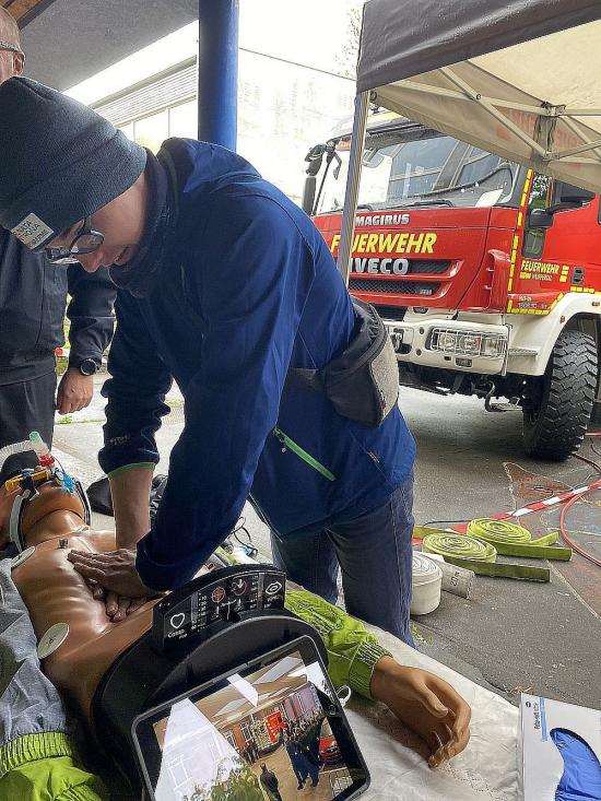EFG-Schülerinnen und Schüler gehen auf Tuchfühlung mit Ausbildungsberufen auf dem „Markt der Berufe“ bei Talworks