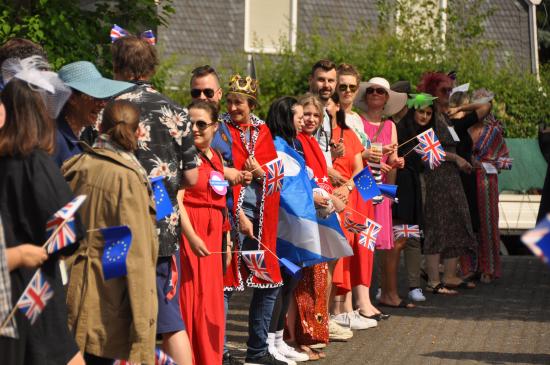 Very British: EFG verabschiedet ihren Lehrer, Kollegen und stellvertretenden Schulleiter mit einem rauschenden Fest