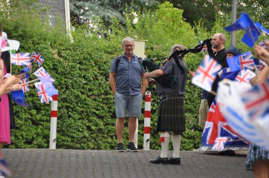 Very British: EFG verabschiedet ihren Lehrer, Kollegen und stellvertretenden Schulleiter mit einem rauschenden Fest