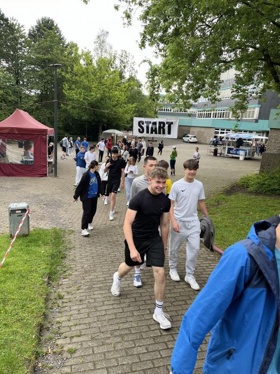 Wir feiern 45 Jahre Erich-Fried-Gesamtschule in Ronsdorf  mit einem 24-Stundenlauf rund um unsere Schule