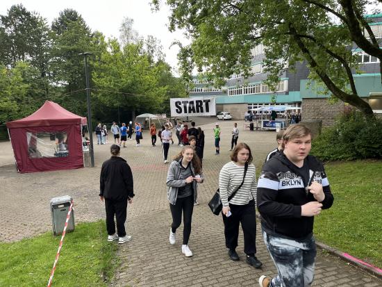 Wir feiern 45 Jahre Erich-Fried-Gesamtschule in Ronsdorf  mit einem 24-Stundenlauf rund um unsere Schule