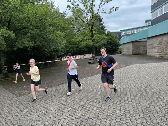 Wir feiern 45 Jahre Erich-Fried-Gesamtschule in Ronsdorf  mit einem 24-Stundenlauf rund um unsere Schule