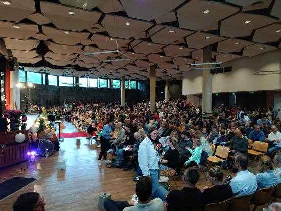 Herzliches Willkommen der 5. Klassen im Schuljahr 2024/25 auf der großen Einschulungsfeier in der EFG-Aula