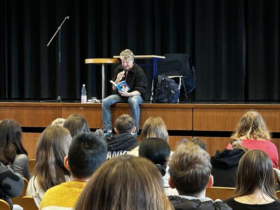 Autorenlesung für die Erich-Fried Gesamtschule: Jörg Isermeyer liest # Egal war gestern