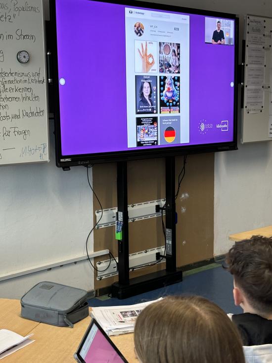 Safer Internet Day 2025: Achtklässler der EFG setzen sich gegen Rechtsextremismus im Netz ein