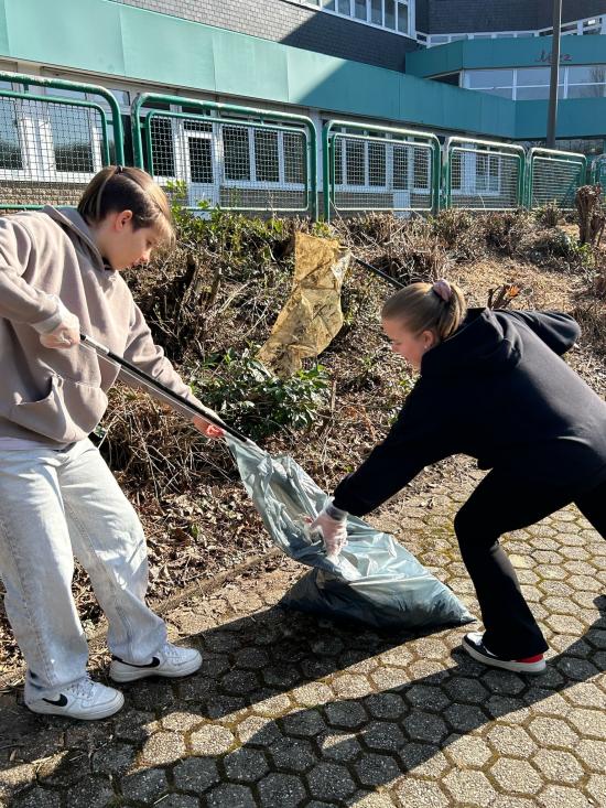 EFG packt beim Wupperputz gemeinsam packt an: Frühjahrsputz von Schulhof bis Talsperre