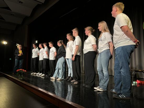 Großer Applaus: EFG-Theaterprojektkurs der Q2 präsentierte „Der Kakadu des Herrschers“ - eine selbst entworfene Parabel nach E. Ionesco und A. Schnitzler