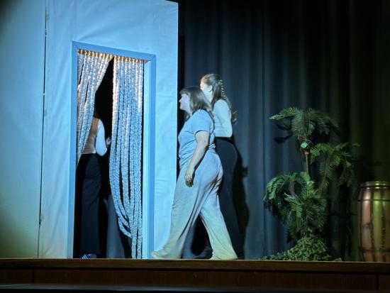 Beeindruckende augenblicke 2025: DuG-Kurse präsentieren Einblicke in ihre vielfältigen Theaterproduktionen