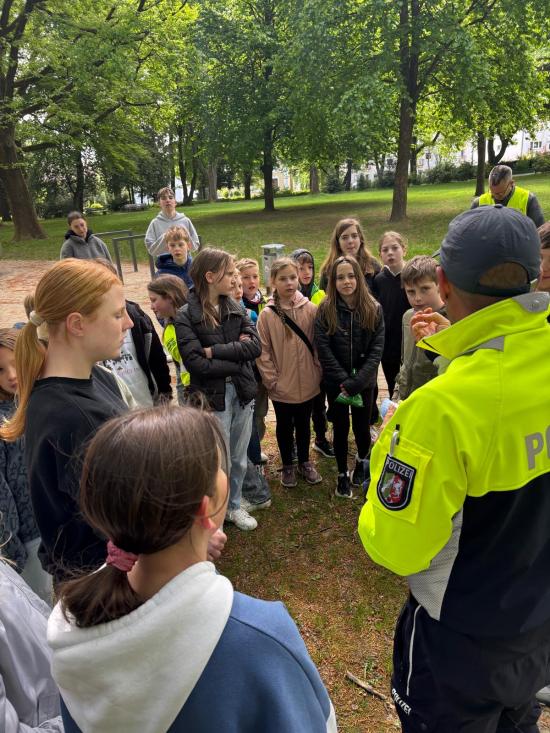 5. Jahrgang fit im Straßenverkehr: Fahrradtraining bei Kaiserwetter
