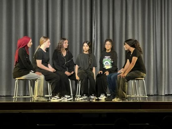 Beeindruckende augenblicke 2025: DuG-Kurse präsentieren Einblicke in ihre vielfältigen Theaterproduktionen