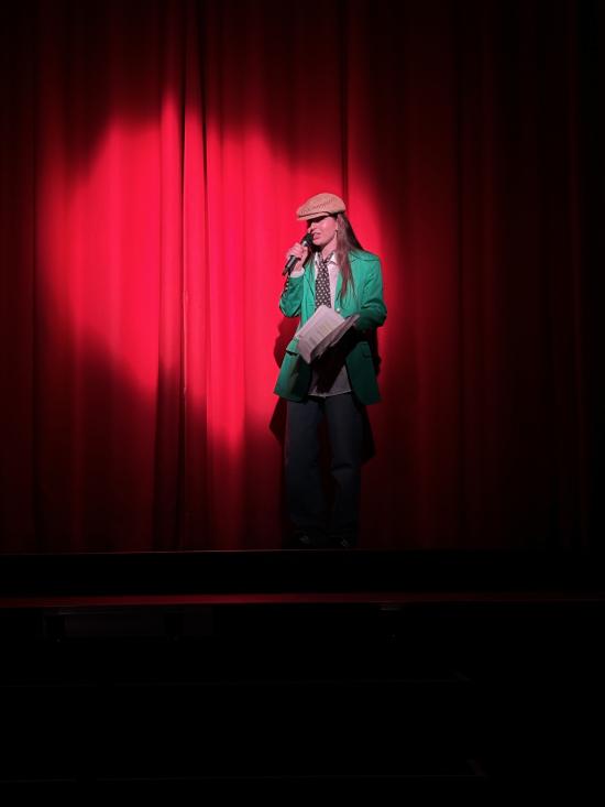 EFG-Musical AG zeigt starke Performance auf der Bühne mit ihrem Stück:  „Offroad oder was man am Weg so findet …“