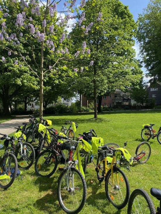 5. Jahrgang fit im Straßenverkehr: Fahrradtraining bei Kaiserwetter