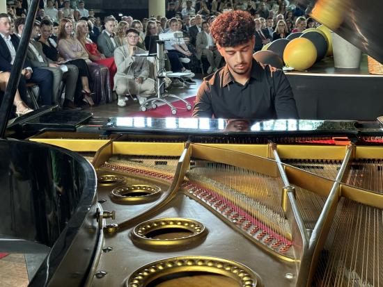 Feierliche Zeugnisübergabe -  Glückwunsch zum Abitur 2025!