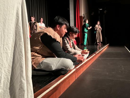 EFG-Theaterklasse 6.5 präsentierte ihr Stück: „Das zeitliche Durcheinander“