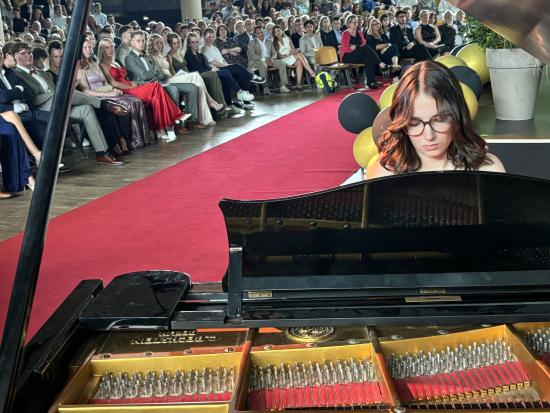 Feierliche Zeugnisübergabe -  Glückwunsch zum Abitur 2025!