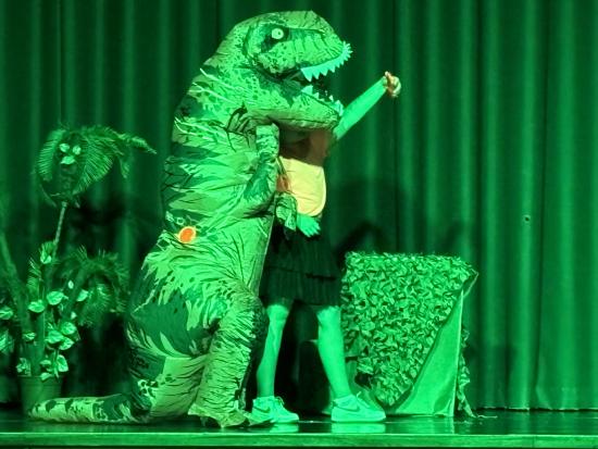 EFG-Theaterklasse 6.5 präsentierte ihr Stück: „Das zeitliche Durcheinander“