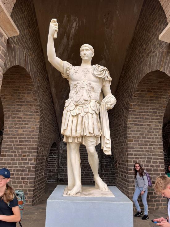 Römer, Rallye, Reisebus – der 6. Jahrgang auf Zeitreise ins römische Xanten