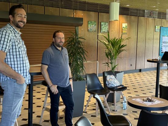 Gemeinsam im Gespräch: EFG-Medien-Café für Eltern - 24/07 online mit Smartphone und Tablet? Digitales Lernen in der Schule und Social Media in der Freizeit