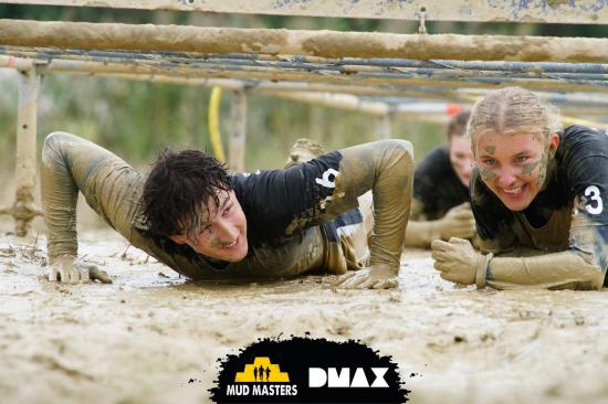 Ausdauer, Schlamm und Teamgeist: EFG-Sport-LK der Q2 beim Mud Masters in Weeze: