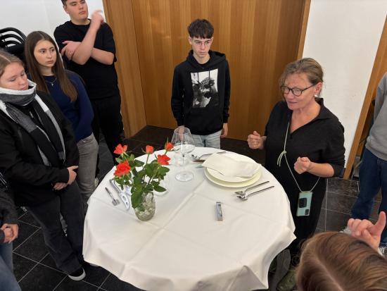 Workshop "Benimm ist in" im Klingenmuseum Solingen: Berufsorientierung die richtig gut schmeckt