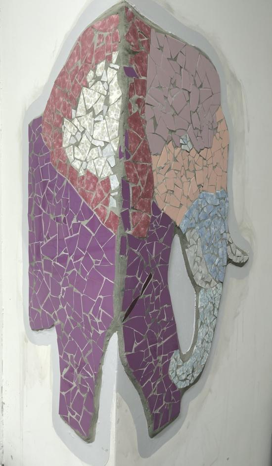 Aus grau wird wow: Glasmosaikkunst von Schülerhand für Wohlfühlräume