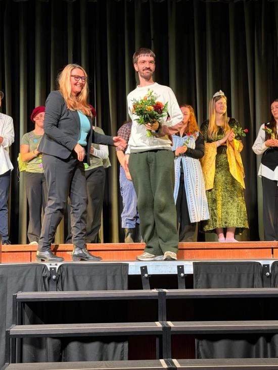 Beeindruckende Collage: Q2-Projektkurs  Theater zeigt "Die Vertreibung"