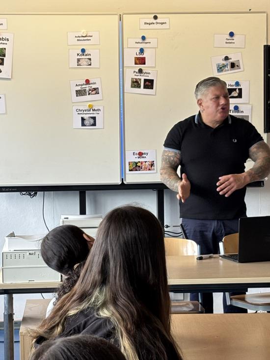 Prävention durch persönliche Erfahrungen – Workshop mit „Lernraum Knast e. V.“ im 9. Jahrgang