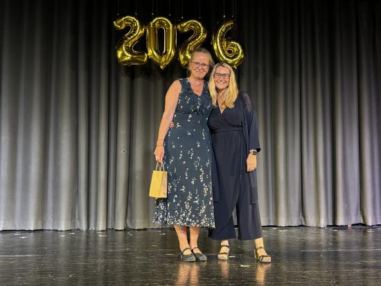Besondere Beachtung finden auch die Reden von Schulleiterin Heike Flowerday, dem Beratungsteam Anne Arends und Sören Stanke, der Oberstufenleiterin Elke Cleve sowie von Nele Kotysch, Finn Glose und Jan-Ole Hübner für den Abiturjahrgang.