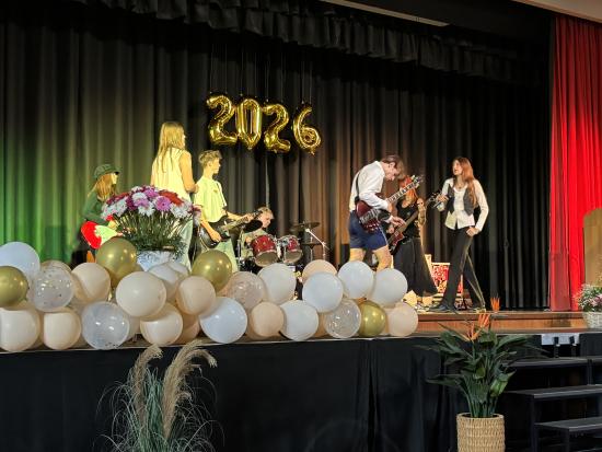 Feierlich rockige Zeugnisübergabe Abiturjahrgang 2026 der Städtischen Erich-Fried-Gesamtschule Ronsdorf