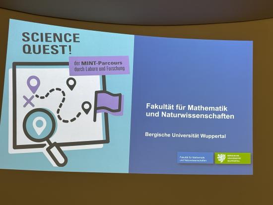 Forschung und Studium hautnah: EFG-Klassen schnuppern Universitätsluft beim Science Quest