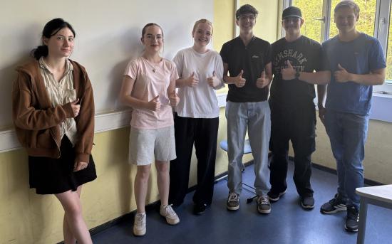 Mit Farbe und Kreativität: Jahrgang 11 gestaltet Musikraum neu