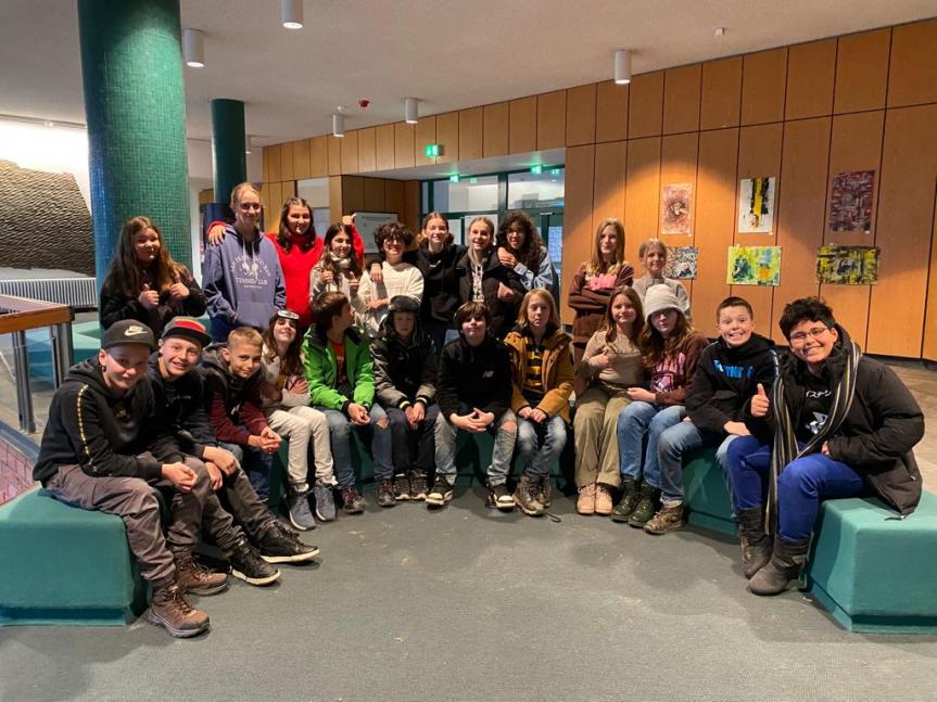 Die EFG Schulgemeinde packt Hilfspakete für die Ukraine