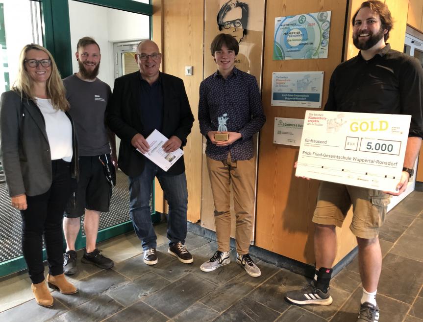 Bundestagsabgeordneter Ingo Schäfer im Gespräch mit der Schools4Future-Projektgruppe an der EFG