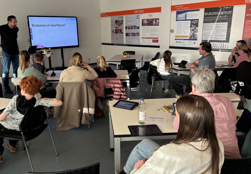 Gemeinsam für einen sicheren Umgang mit Medien: EFG-Eltern-Kind-Workshop rund ums Schultablet