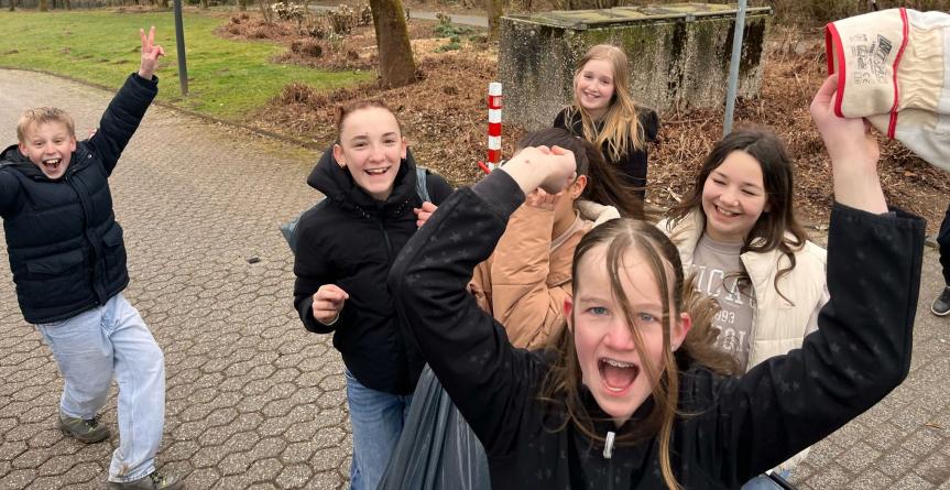 Ein starkes Zeichen für die Umwelt! Die Aktion war nicht nur eine Reinigungsaktion, sondern auch ein Zeichen für Verantwortung und den Gemeinschaftssinn der Kinder unserer Schule. Durch den tatkräftigen Einsatz der Schülerinnen und Schüler konnte die Natur rund um die Schule sichtbar aufgewertet werden. Am Ende der Woche war das Ergebnis beeindruckend: Zahlreiche Müllsäcke wurden gefüllt und der Schulhof, der Waldweg und das Gebiet bis zur Talsperre erstrahlten in neuem Glanz. Ein riesiges Dankeschön an all