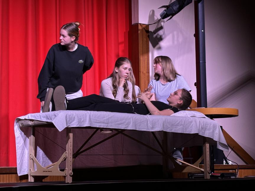 Beeindruckende augenblicke 2025: DuG-Kurse präsentieren Einblicke in ihre vielfältigen Theaterproduktionen