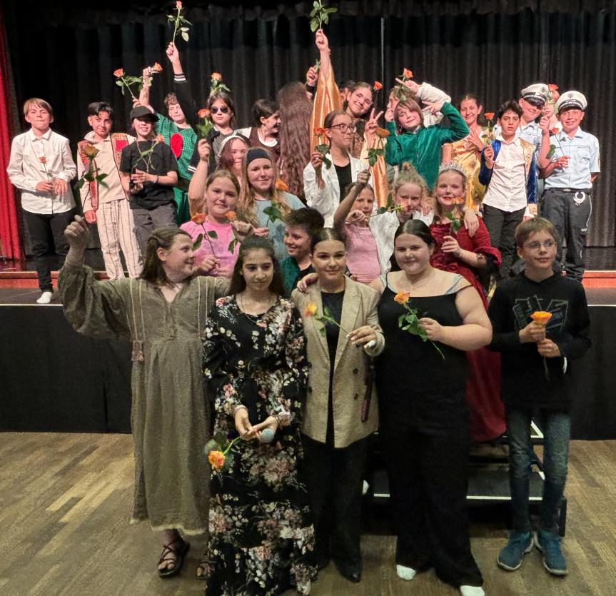 EFG-Theaterklasse 6.5 präsentierte ihr Stück: „Das zeitliche Durcheinander“