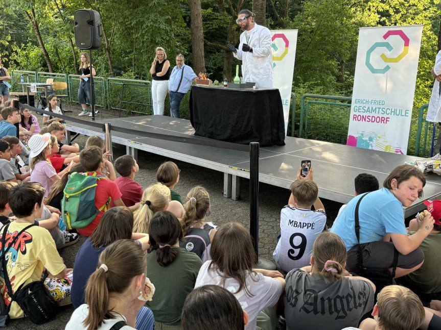  EFG-Nacht der Naturwissenschaften begeistert junge Forscherinnen und Forscher