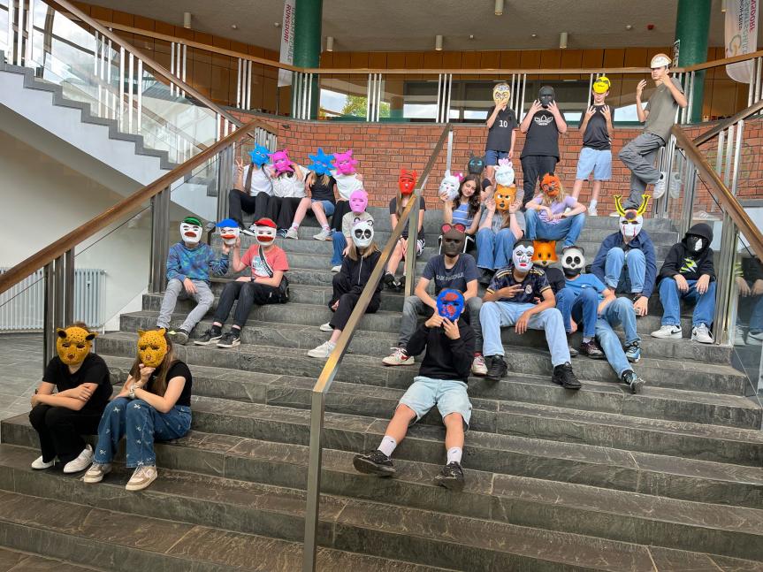Einfach tierisch gut: Kreative Maskenvielfalt in den 6. Klassen beim Kunstprojekt zum Thema (Tier-)Masken