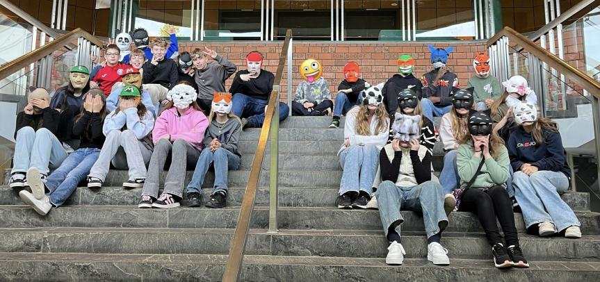 Im Kunstunterricht der Klassen 6.2 und 6.6 wurde es in den letzten Wochen farbenfroh, kreativ – und ein bisschen wild. 