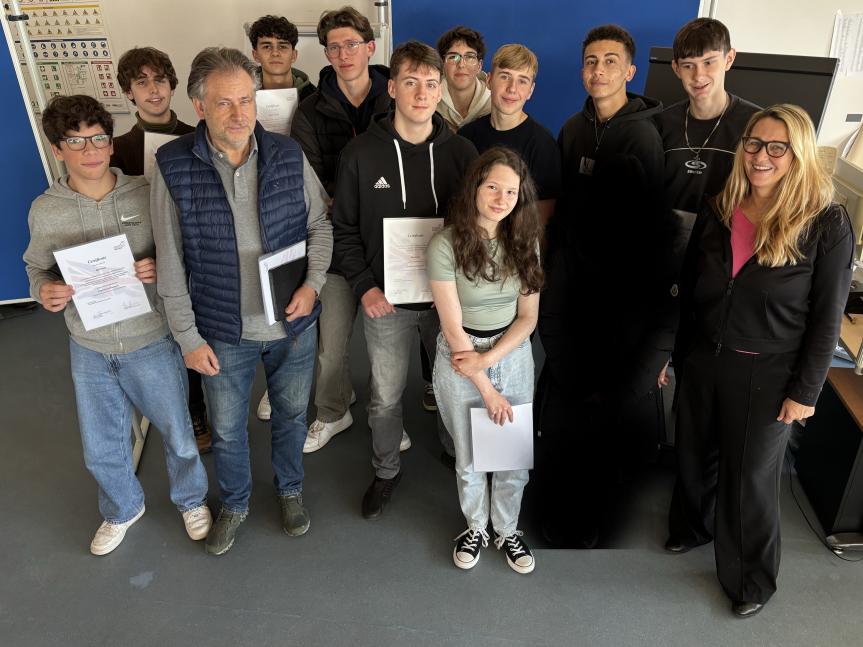 Erfolgreiche Abschlussprüfung: EFG-Schülerinnen und Schüler absolvieren Wirtschaftsenglischkurs