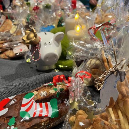 Erich hilft!“- Die Schulgemeinde der Erich-Fried-Gesamtschule backt und spendet für das WDR2-Weihnachtswunder